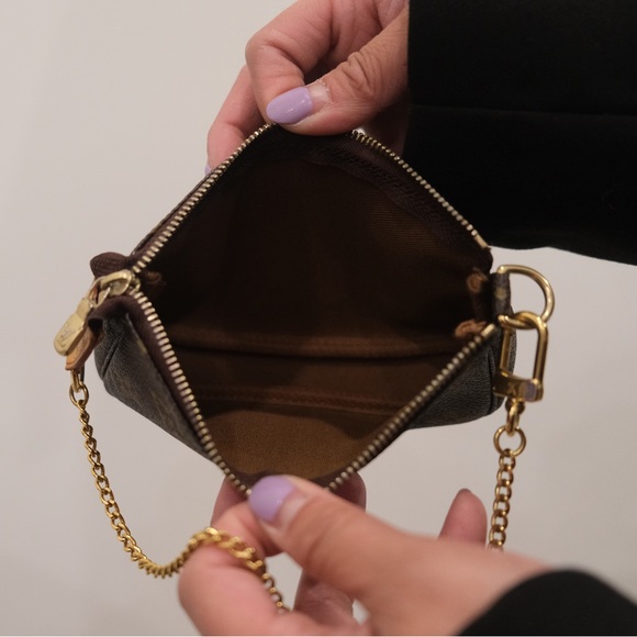 Louis Vuitton Mini Pochette - Picture 8 of 12